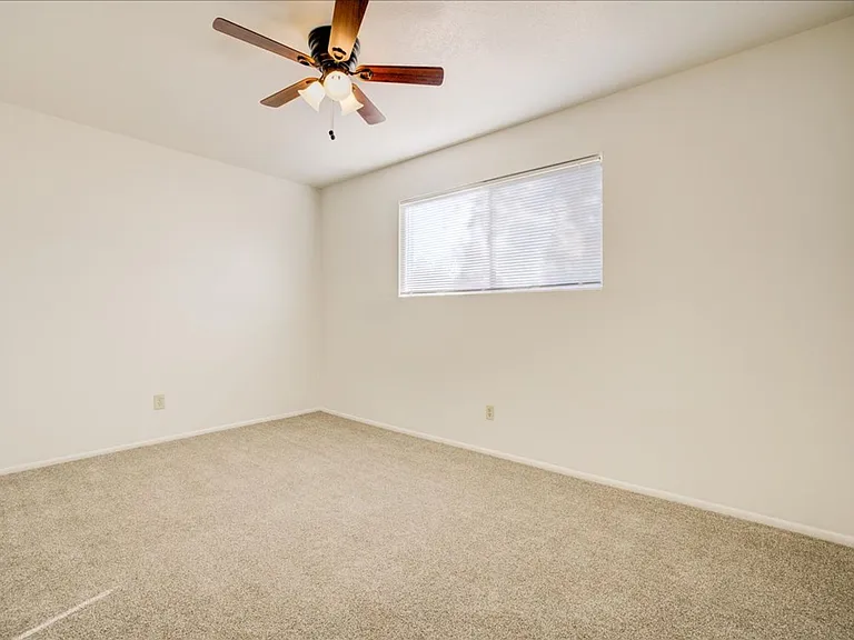 665 N Banff Ave — Photo 23
