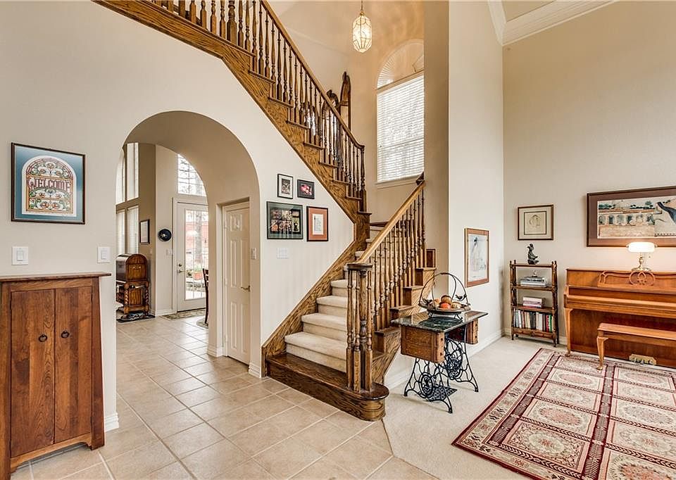 1st image of 705 Windsor Ct