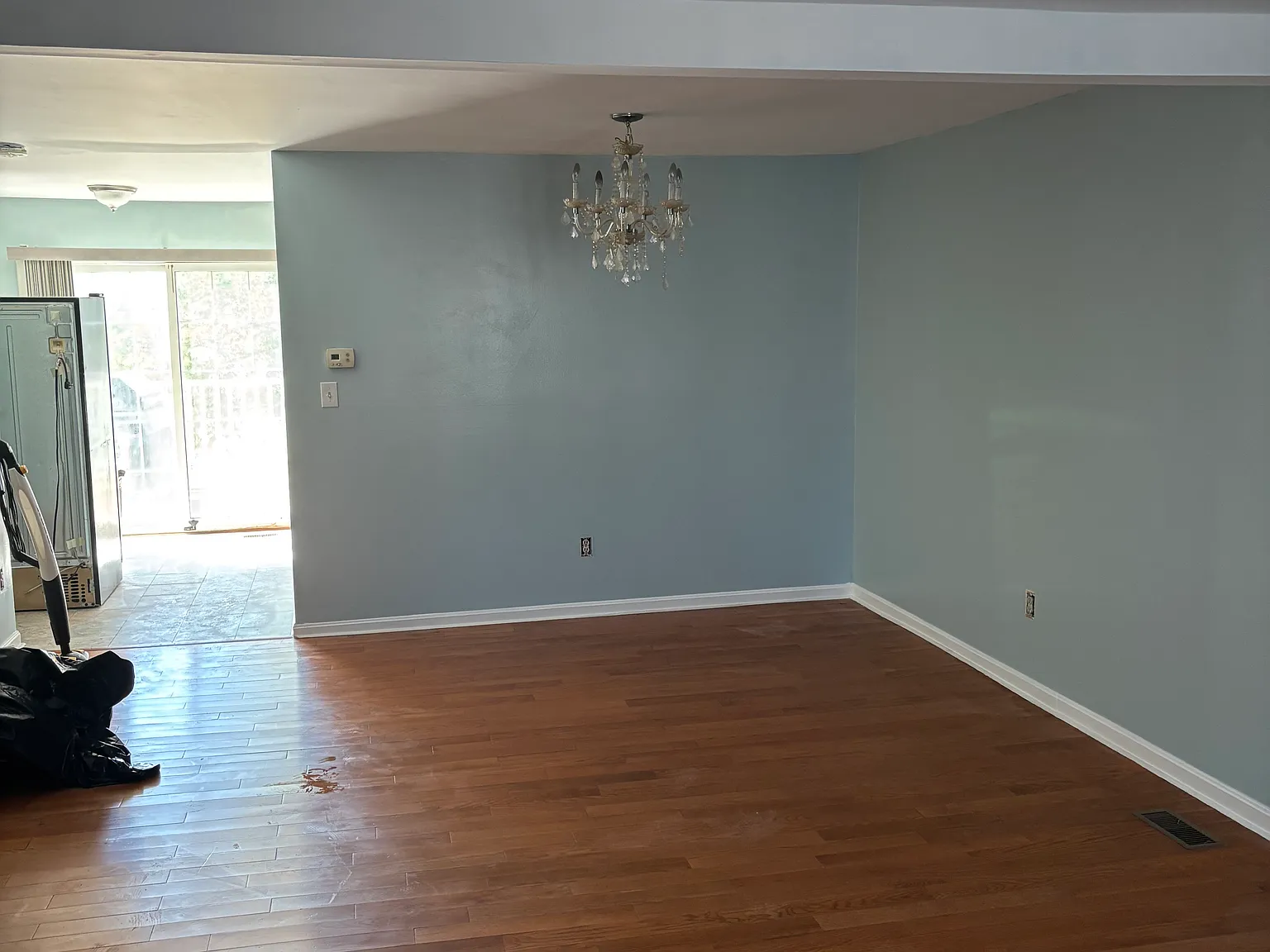 4 bed, 1347 sqft, $2,300 — Photo 2