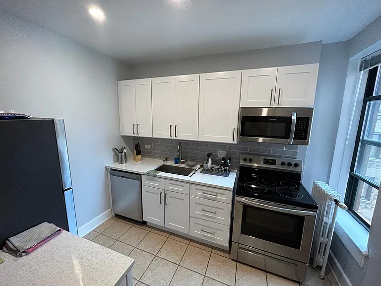 10 W Elm St — Photo 11