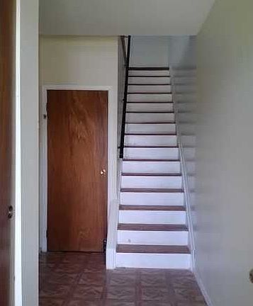 5th image of 581 Stewart Ave