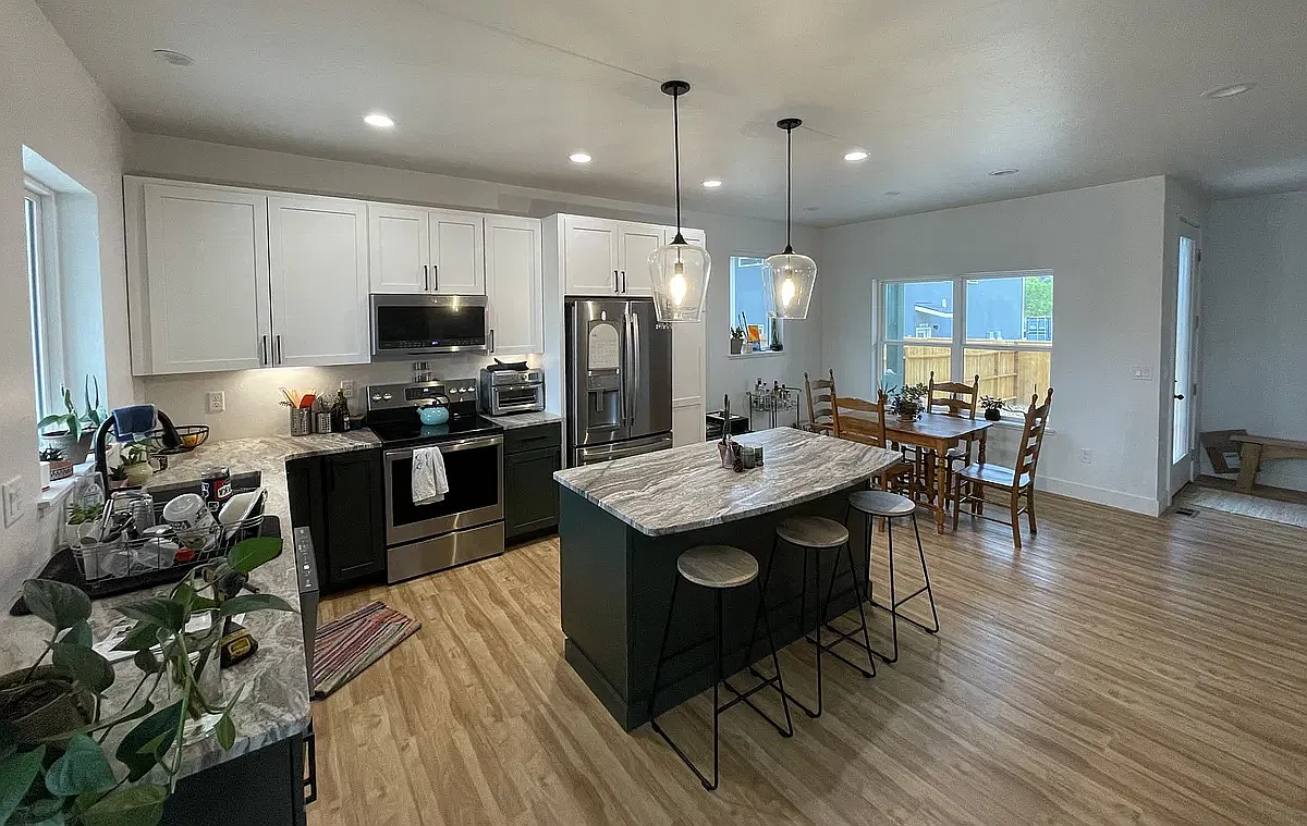 3 bed, 2.5 bath, 1650 sqft, $2,600 — Photo 3