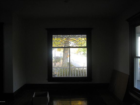 4th image of 401 Evans St #4