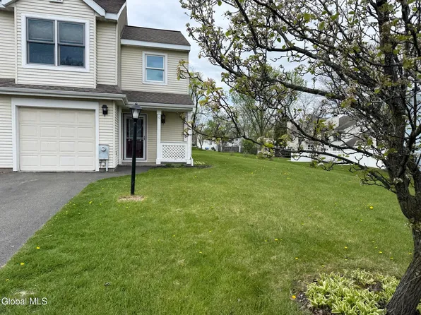 10 Sandra Lane, Rensselaer, NY 12144