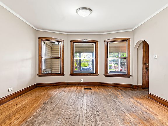 5th image of 4719 N Leamington Ave