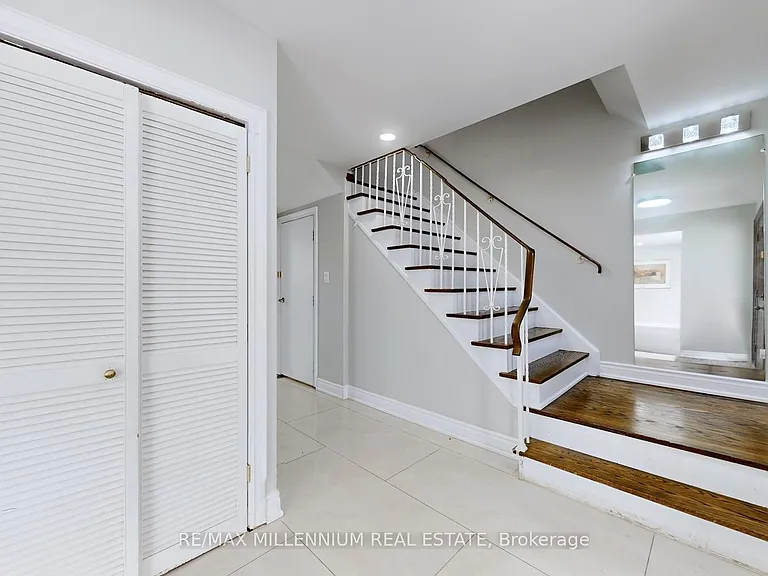 80 Rainier Sq #UPPER — Photo 19