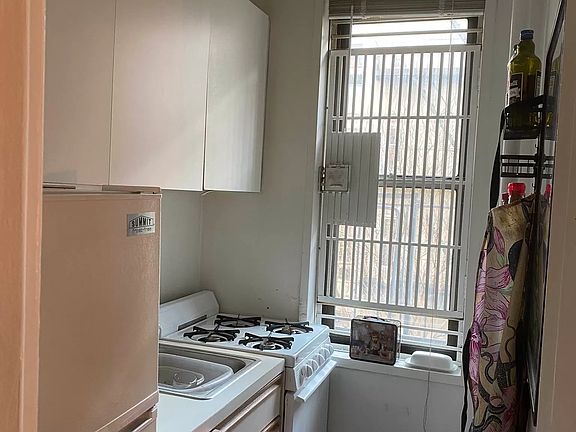2nd image of 320 E 90th St APT 3D