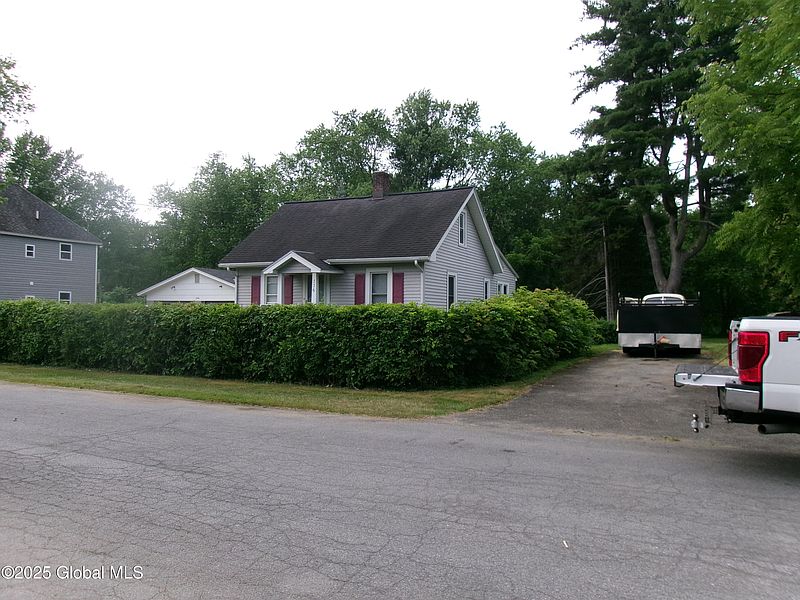 4th image of 336 Gardinier Street
