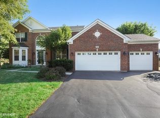 4 Queensbury Ct, Algonquin, IL 60102