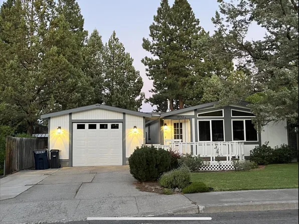 1032 SE Black Ridge Pl, Bend, OR 97702