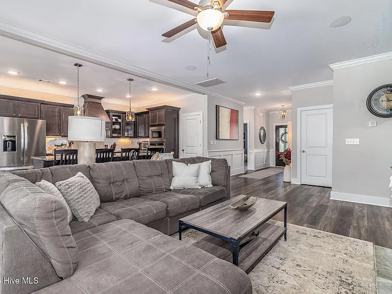 2630 Laurens St — Photo 8