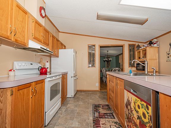 4th image of 490 Essex Street