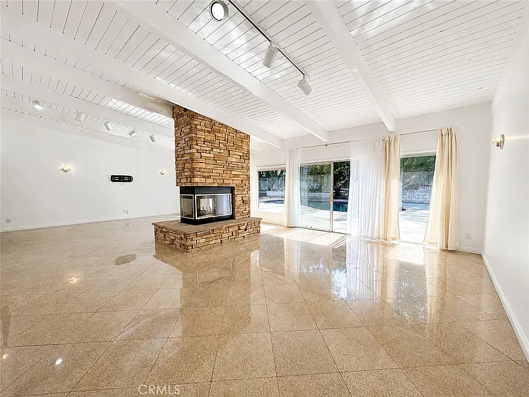 24010 Hatteras St — Photo 6