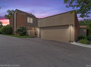 7330 Balsam Ct, West Bloomfield, MI 48322
