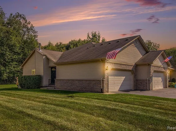 17443 Ava Ct #94, New Boston, MI 48164
