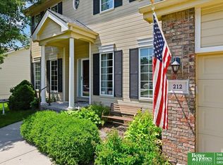 212 Castle Pine Dr, Papillion, NE 68133
