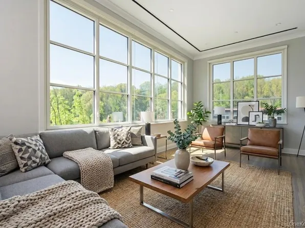 100 Garvies Point Road #1042, Glen Cove, NY 11542