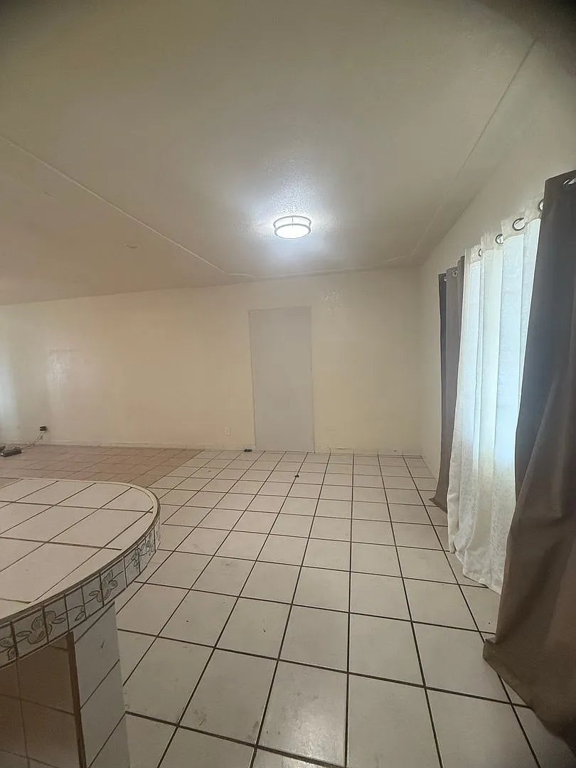 426 Southwind Dr. — Photo 4