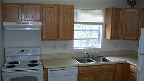 3rd image of 237 Camelot Dr APT C
