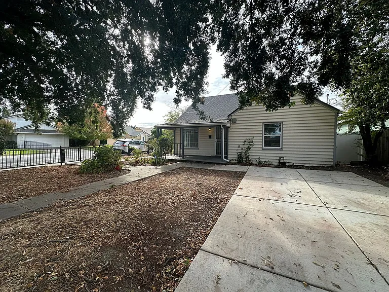 640 Todhunter Ave — Photo 2