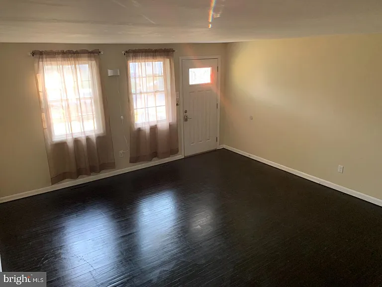 881 Wedgewood Dr — Photo 7