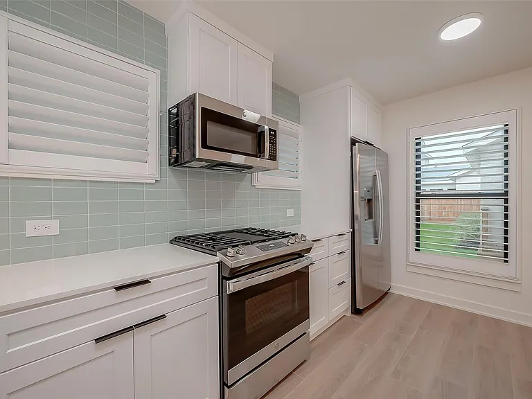 2702 Delano St — Photo 23