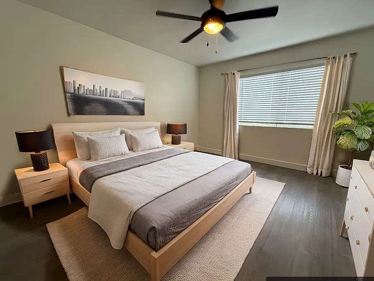 The Shorewood Apartments — Photo 41