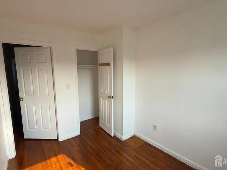 690 W Side Ave — Photo 10