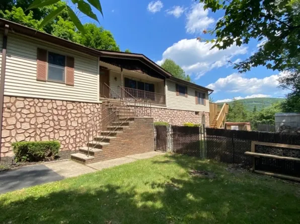 4 Old Coach Rd, Vernon Twp., NJ 07462