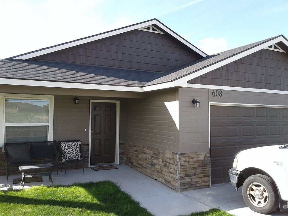 1st image of 608 Brampton Dr