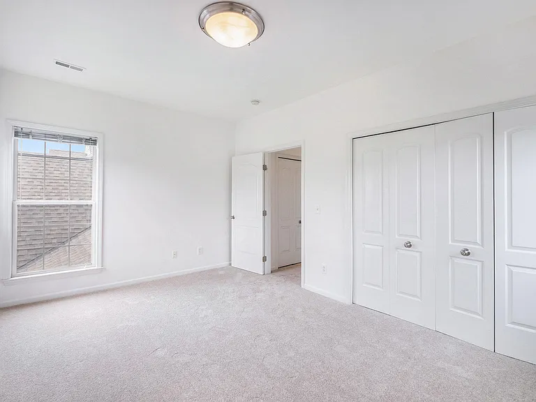 2925 N Knightsbridge Cir — Photo 30