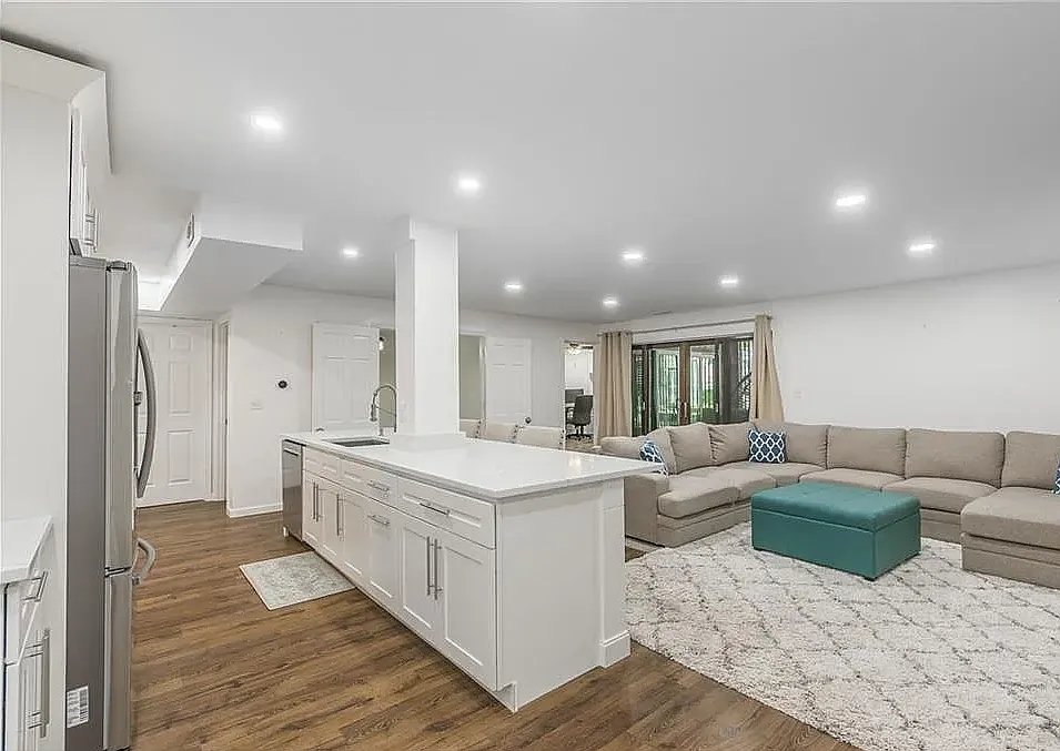 2 bed, 1880 sqft, $3,300 — Photo 3