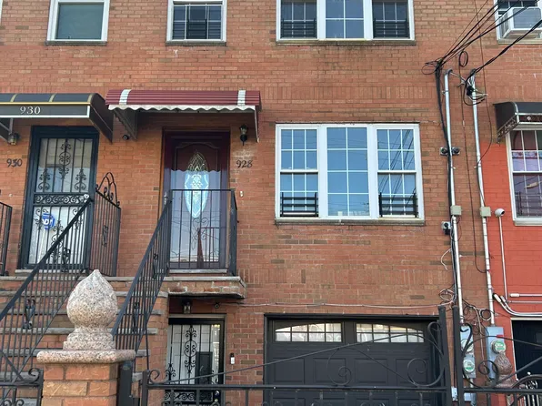 928 Crescent Street image 1 of 10