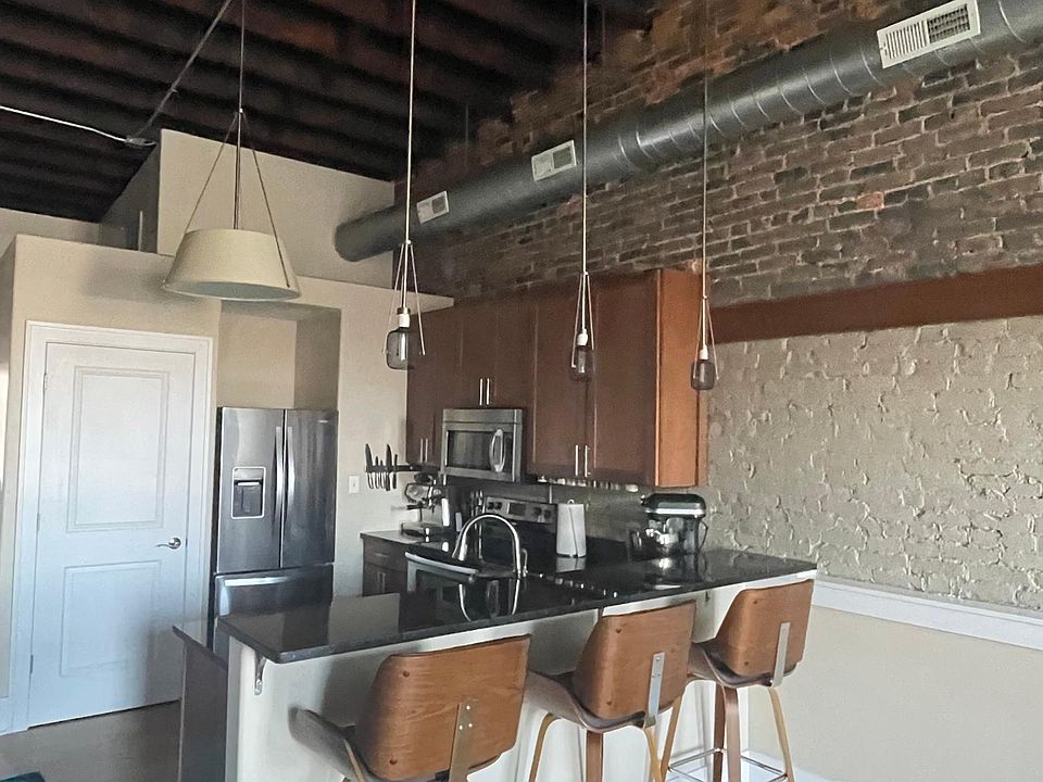 1st image of 215 N 5th St