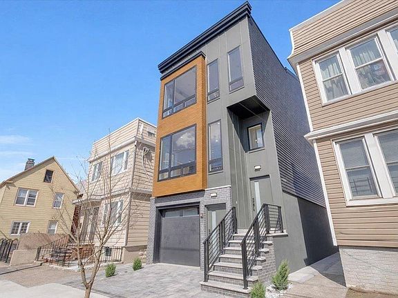 2nd image of 206 Clendenny Ave Unit 1