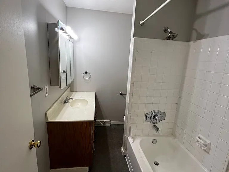 728 Meadowview Ln — Photo 21