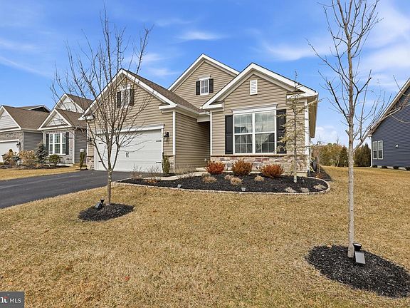 3rd image of 52 Raccoon Ln