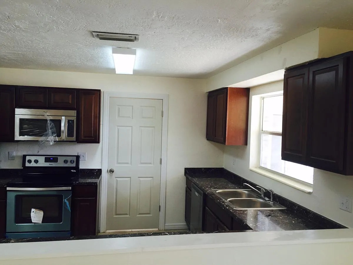 4 bed, 2000 sqft, $2,800 — Photo 2