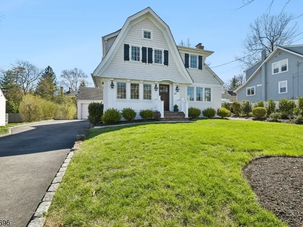 42 Locust Dr, Summit City, NJ 07901