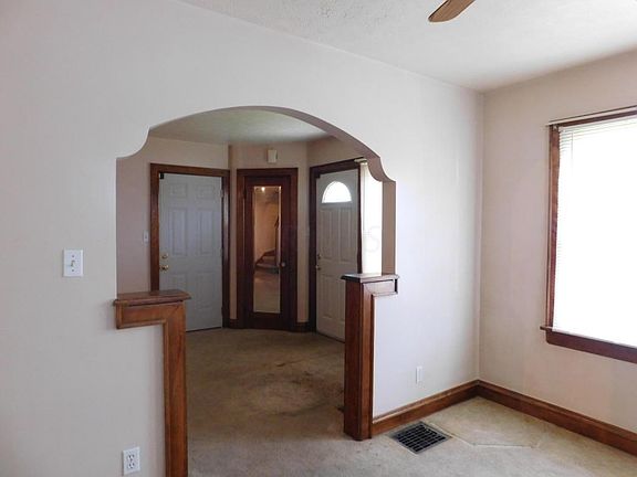 3rd image of 616 Woodbury Ave