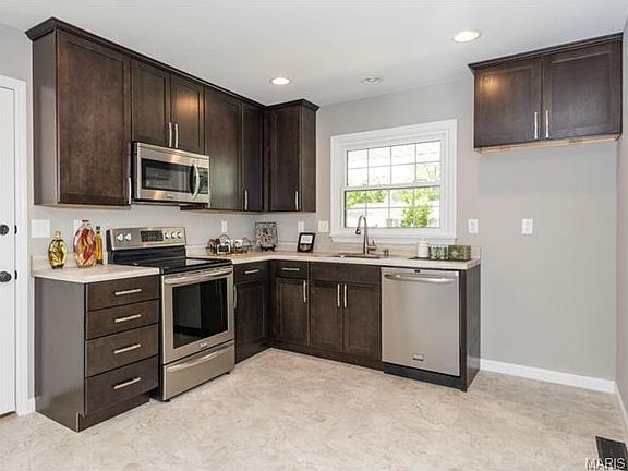 2nd image of 1815 Oliveto Ln