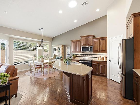 3rd image of 1430 W Songbird Dr