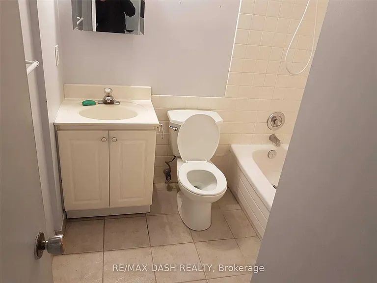 123 Woodbine Ave #203 — Photo 6