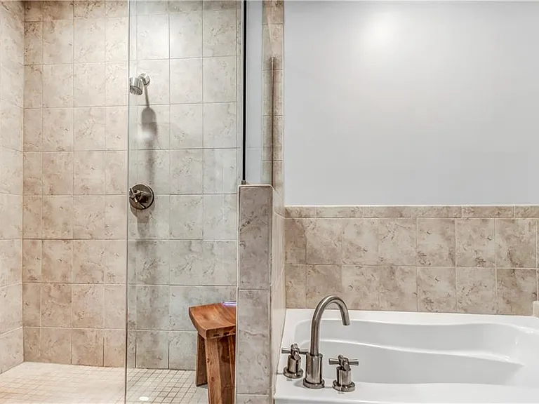 905 Juniper St NE #802 — Photo 12