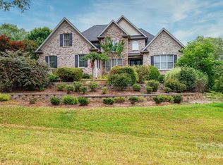 6331 Dwayne Starnes Dr, Hickory, NC 28602