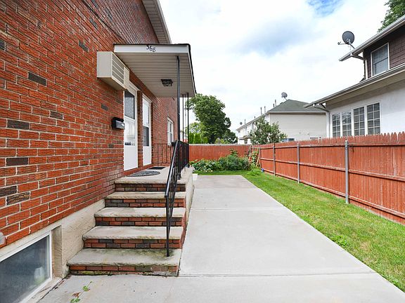 2nd image of 372 Oak Ave #2626