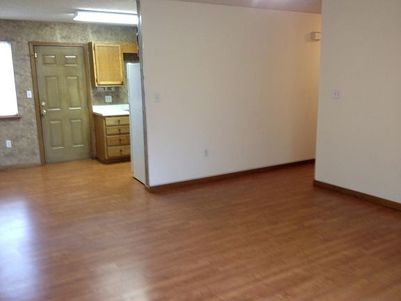 4th image of 504 N Pecan St