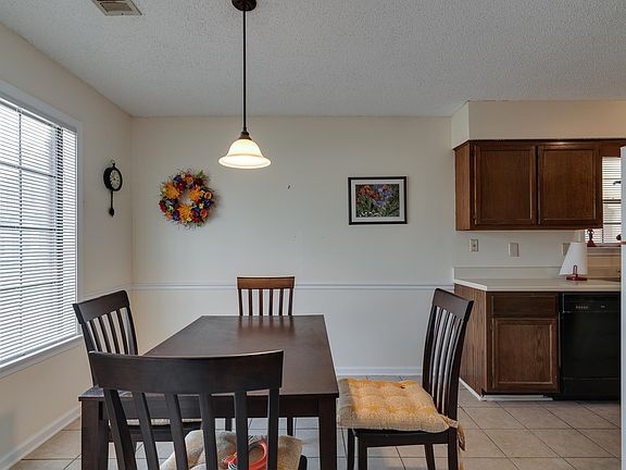 4th image of 7497 Burnstown Ln