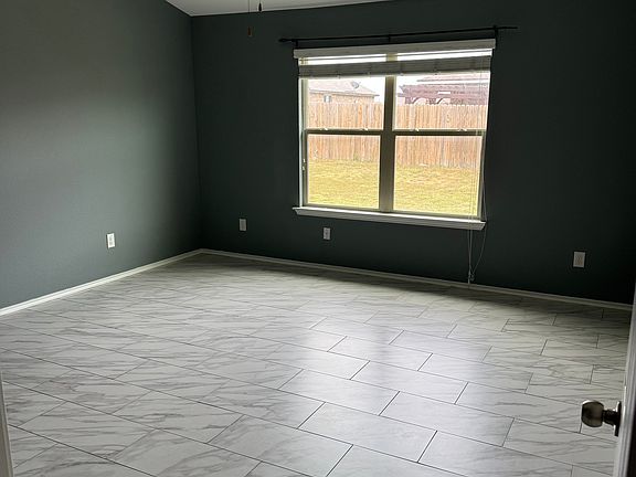 4th image of 104 Christopher Dr