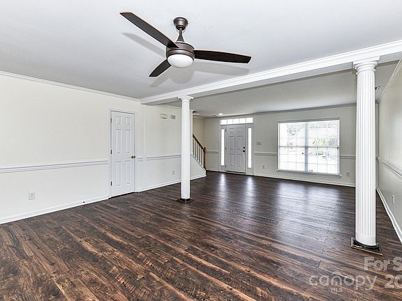 4th image of 601 Castlefin Ct